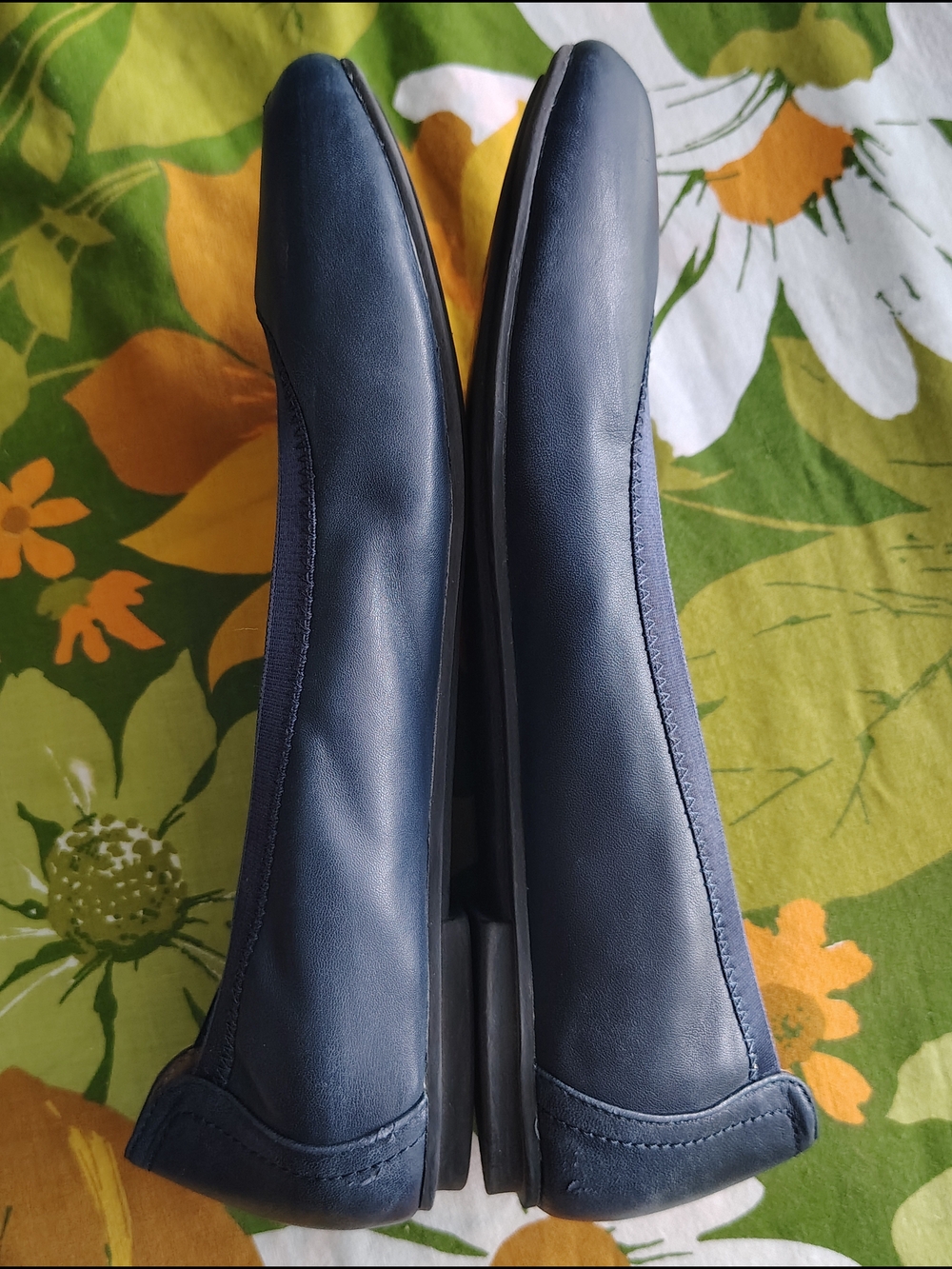 Vionic Carroll Leather Ballet Flat in Navy Size 8.5 - Picture 2 of 4
